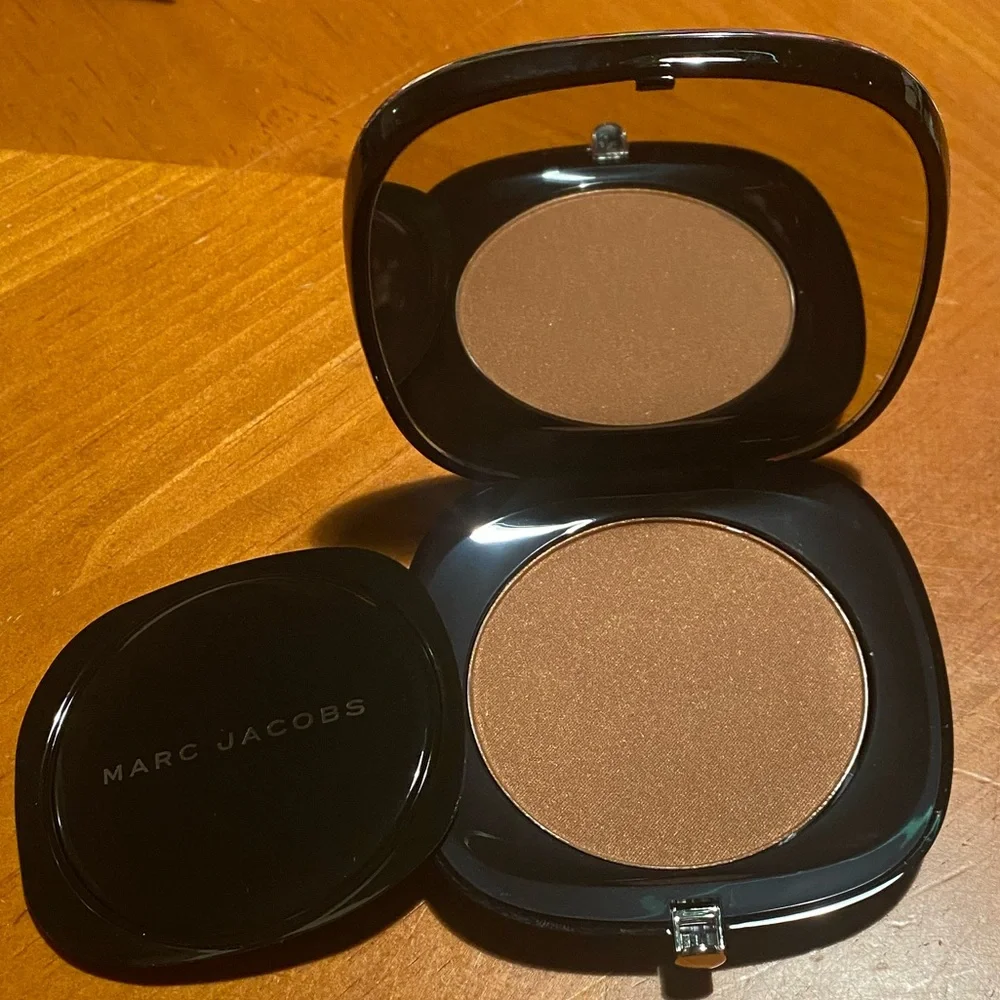 Marc Jacobs Accomplice Powder with Brush Starlet